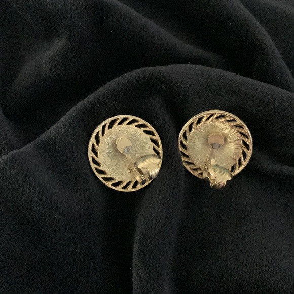 Clip On Earrings Gold Tone Textured Rhinestones Faux Pearls Lot of 4 Vintage - Picture 8 of 10